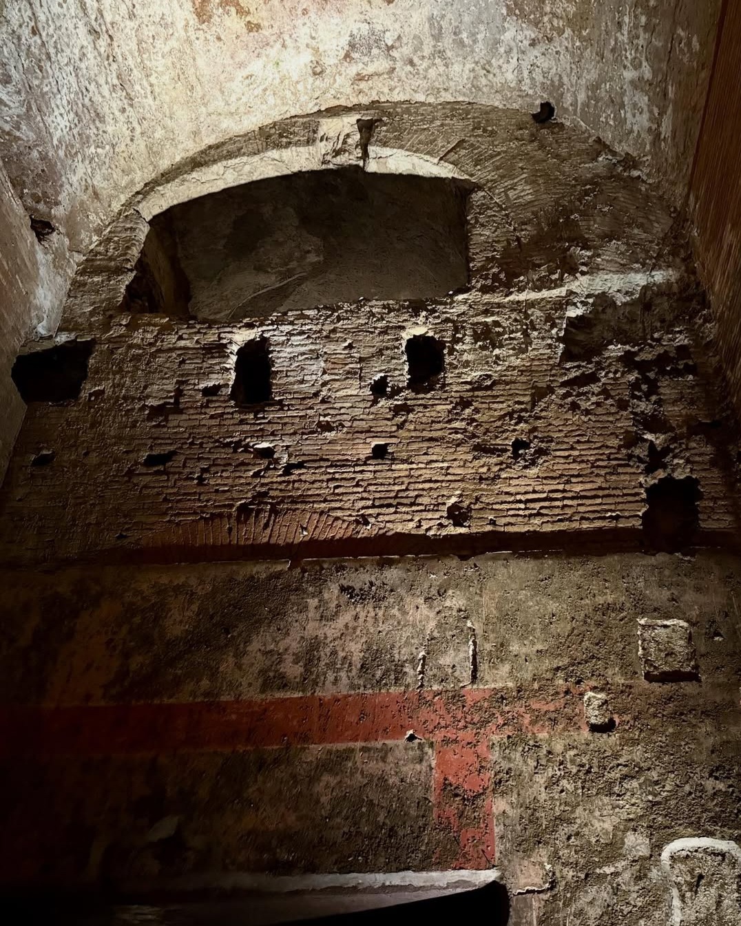 Archaeological architecture in the Domus Aurea