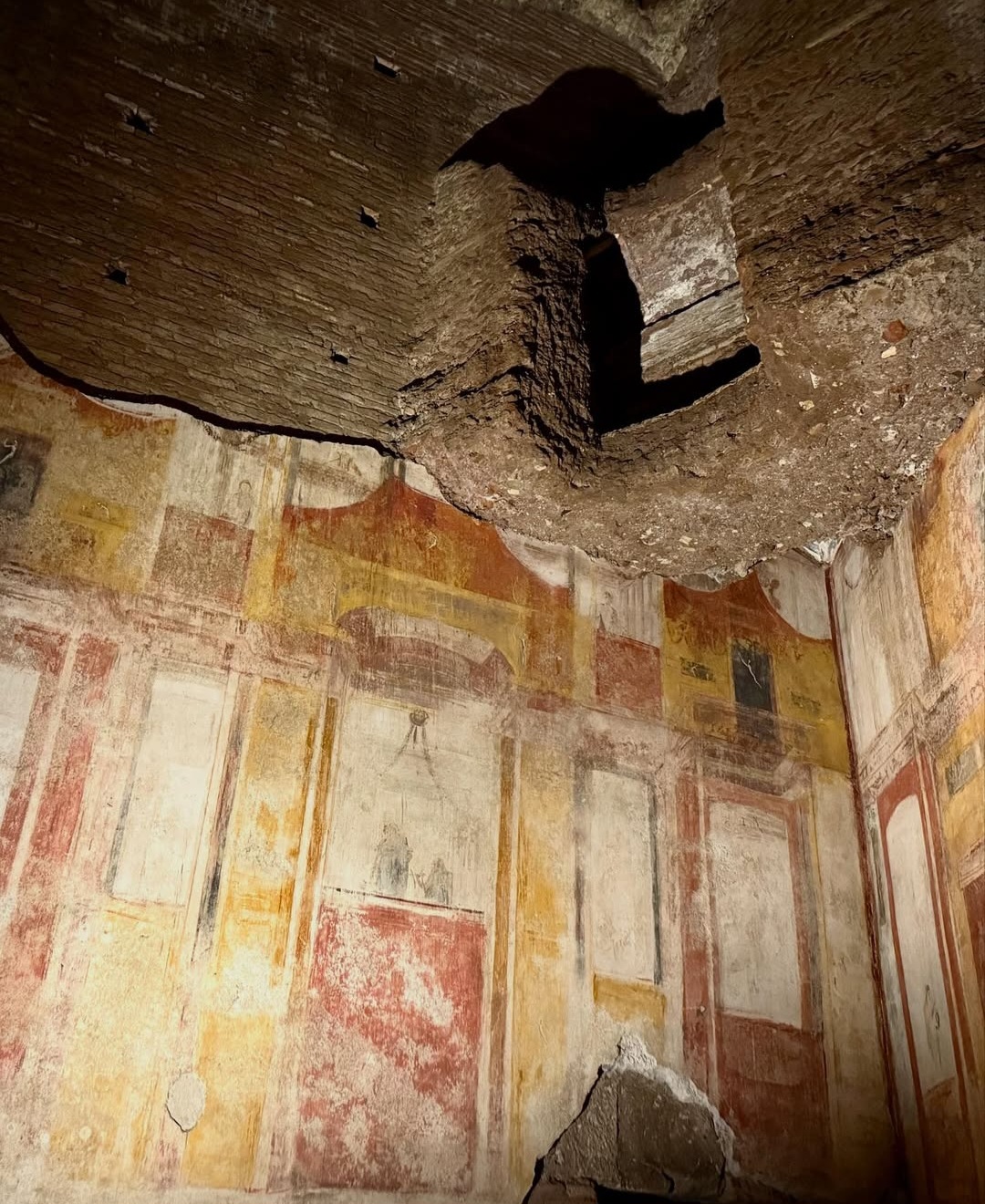 Interior archaeological environment of the Domus Aurea