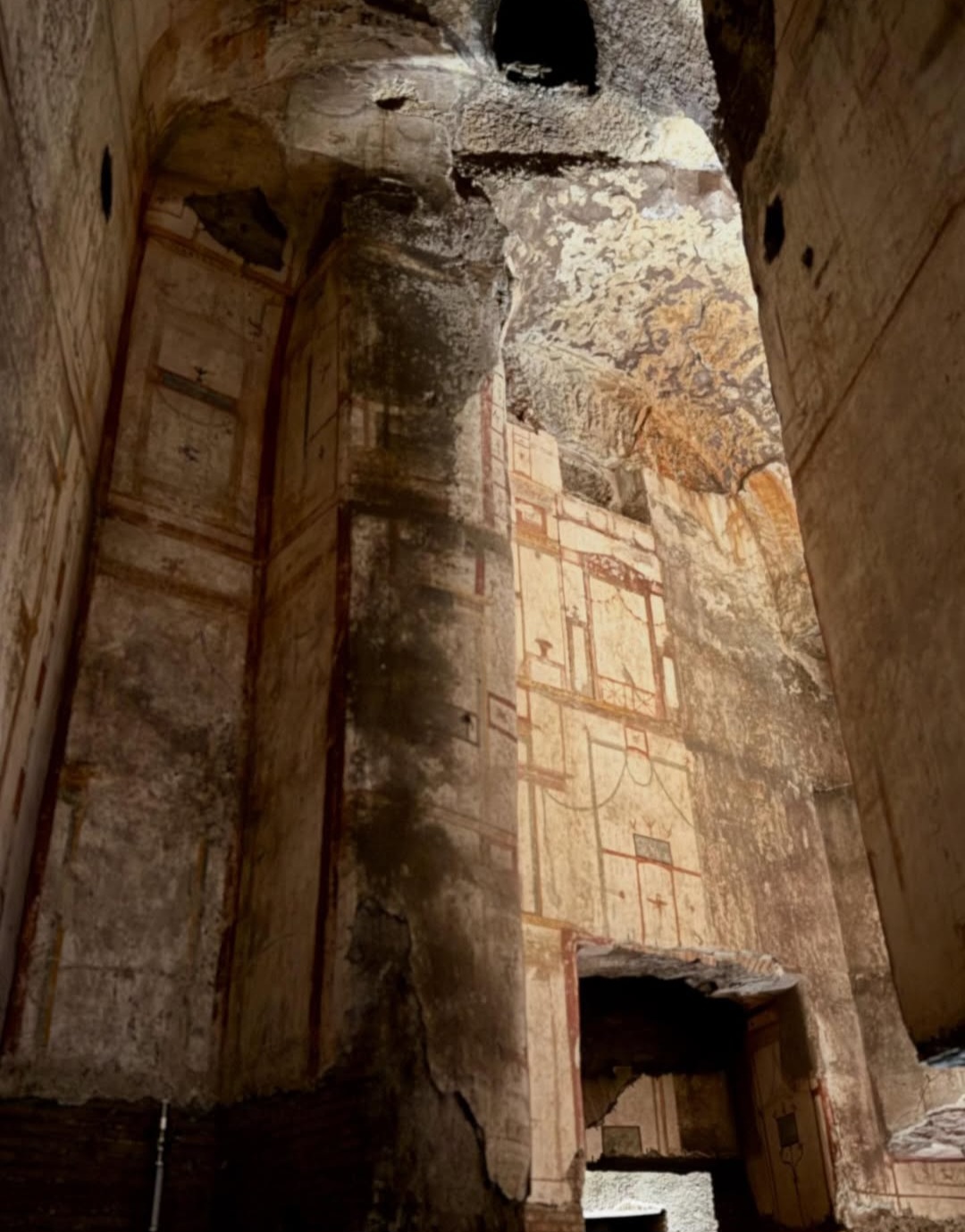Decorated Roman interior of the Domus Aurea