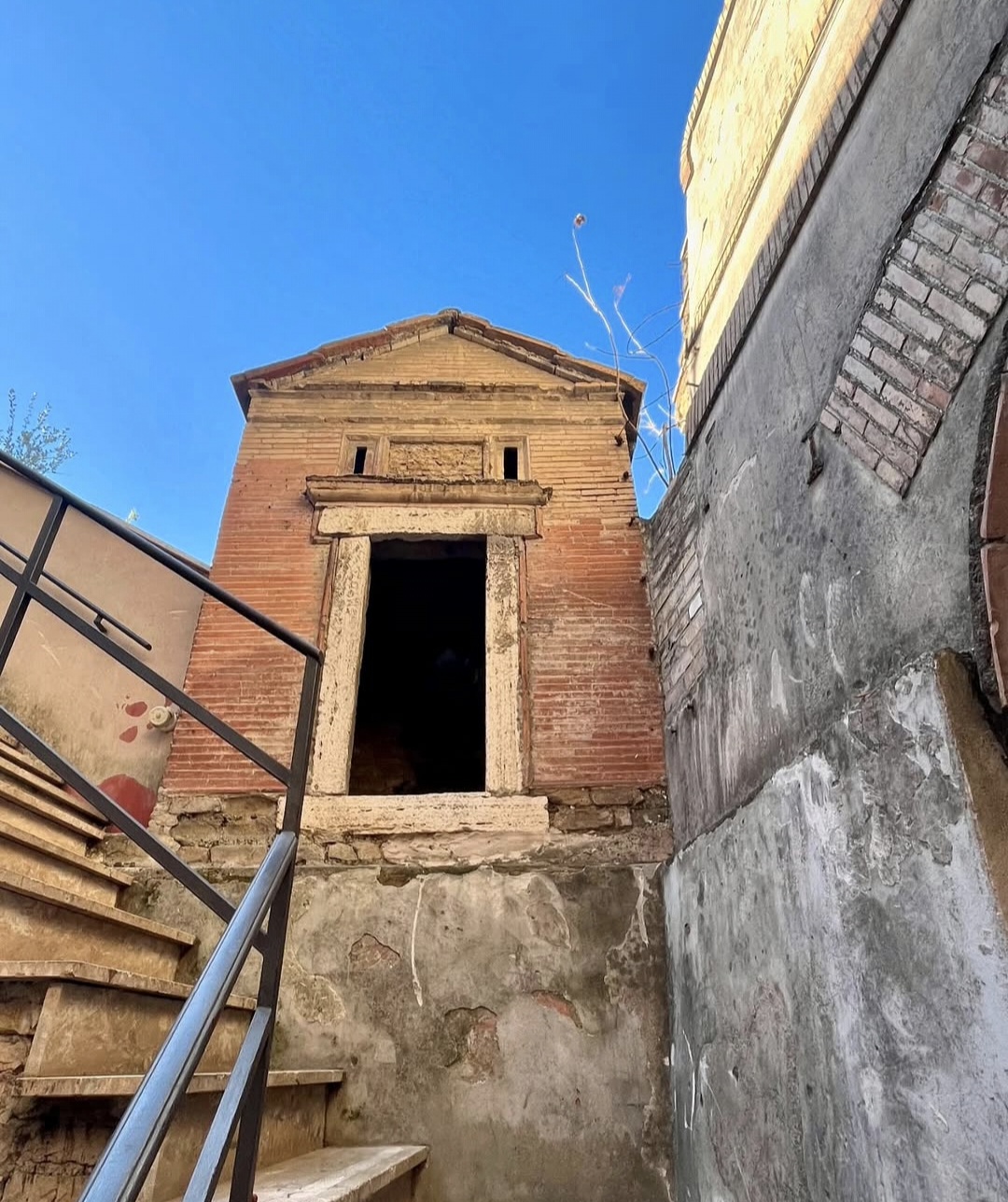 Roman funerary archaeology preserved at Saulo on Via Ostiense