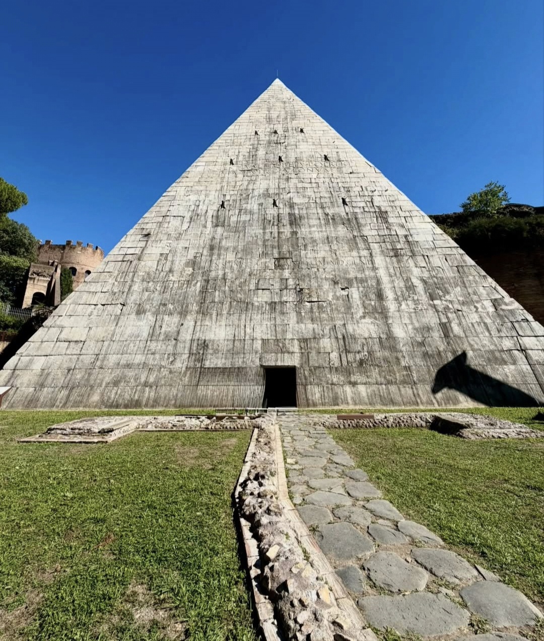 Passage and interior architecture of the Pyramid of Cestius
