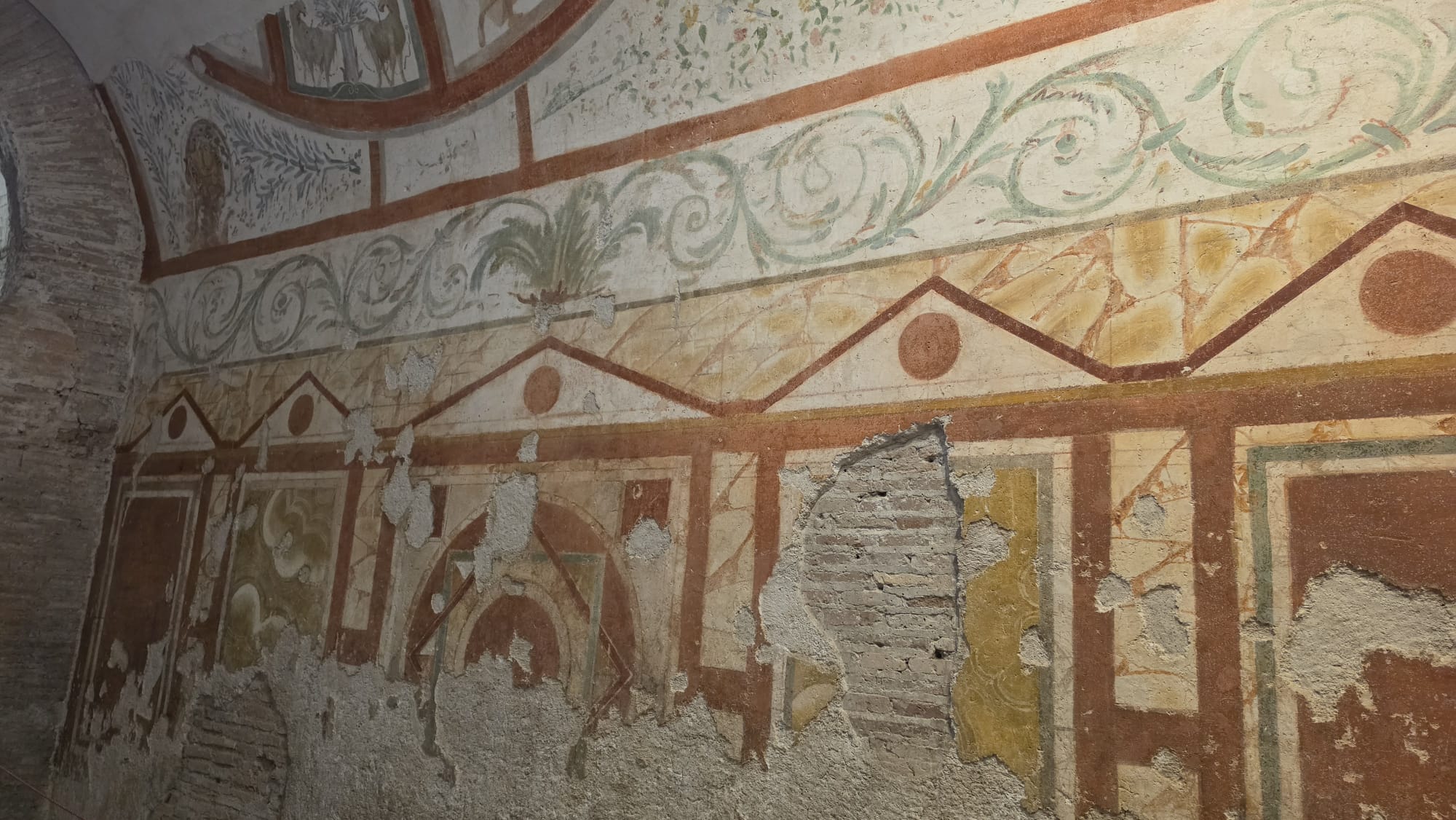 Decorated archaeological room in the Case Romane del Celio