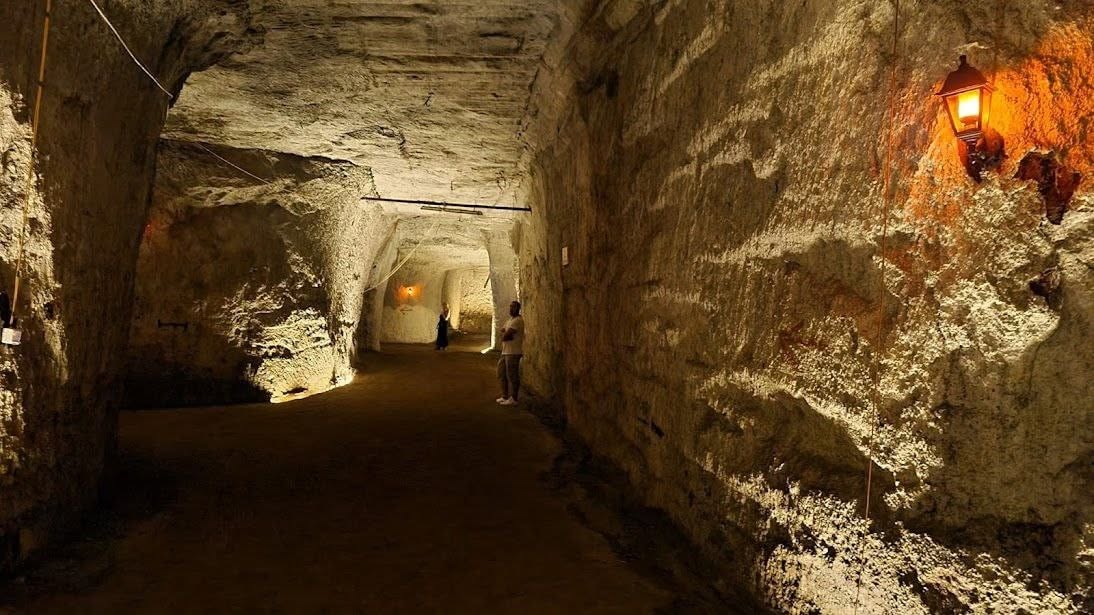Excavated pozzolana cavity beneath Rome