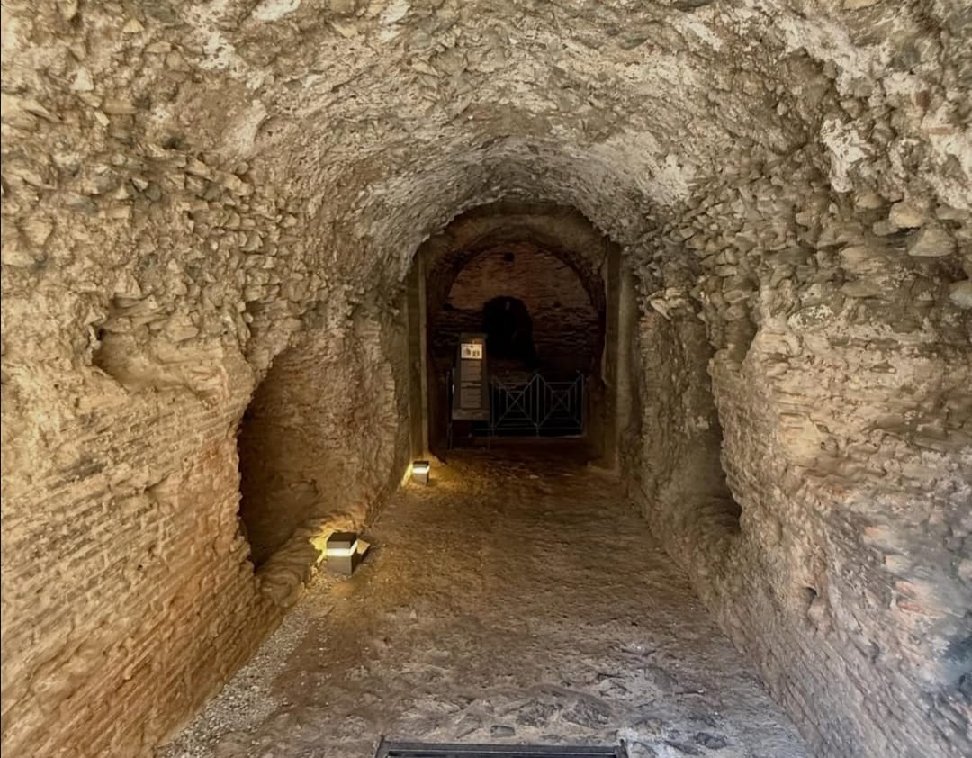 Architecture of the Mausoleum of Cecilia Metella