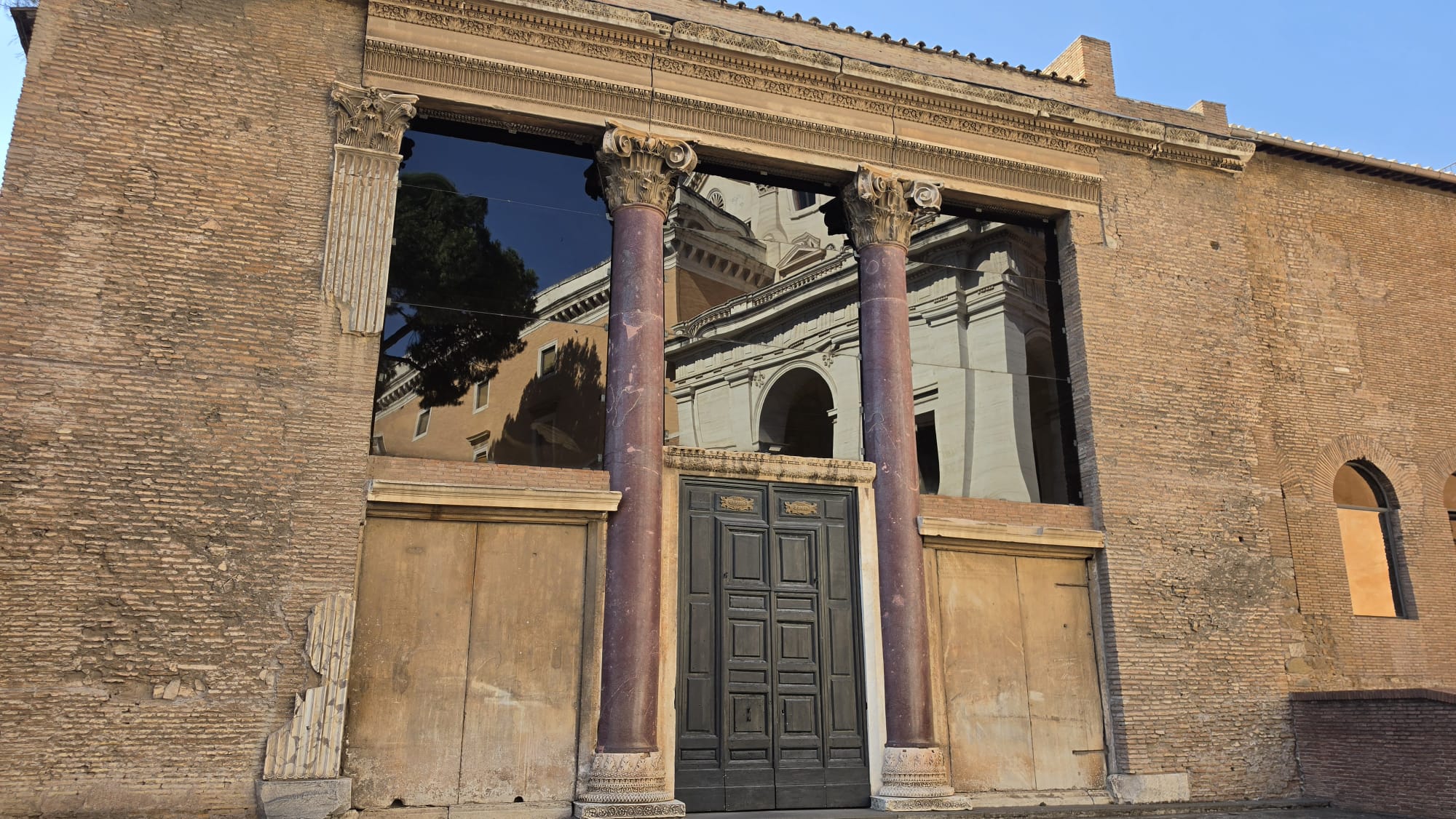Monumental architecture of the Lateran complex above the archaeological area